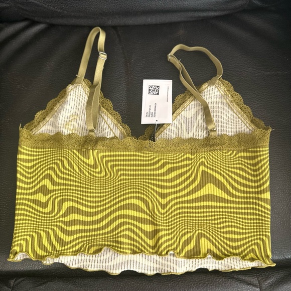 H&M crop top size M runs smaller, unused brand new with tag. - Picture 2 of 4